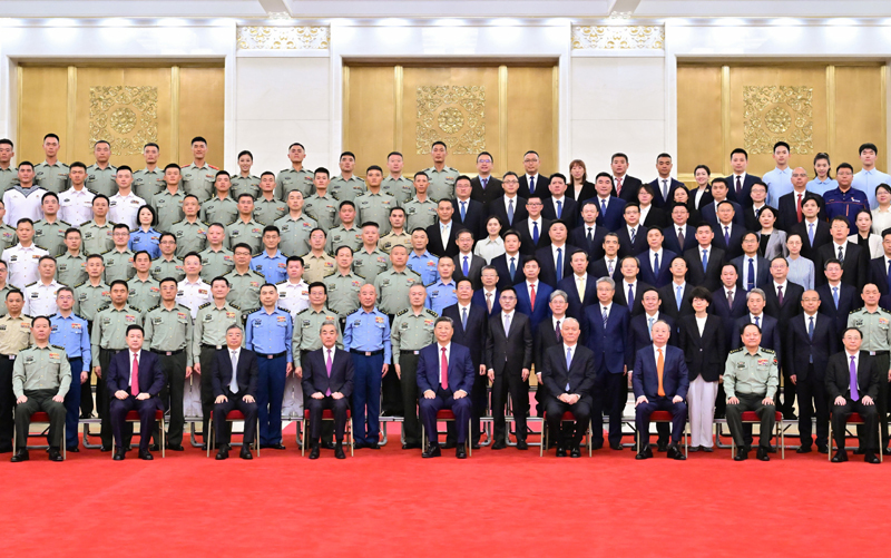 中国人民抗日战争暨世界反法西斯战争胜利80周年纪念活动总结会议在京举行             习近平亲切接见纪念活动筹办工作各方面代表