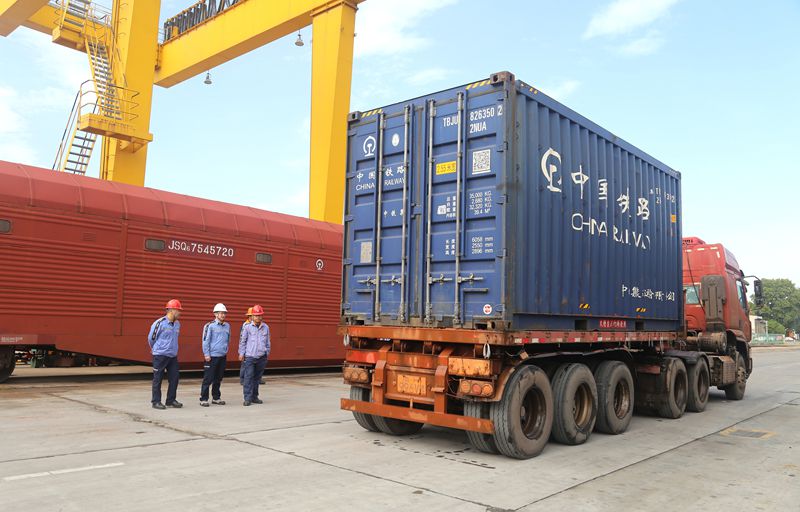 酷暑下的“汗”卫者 中铝物流中部陆港员工战高温护航物流发展侧记