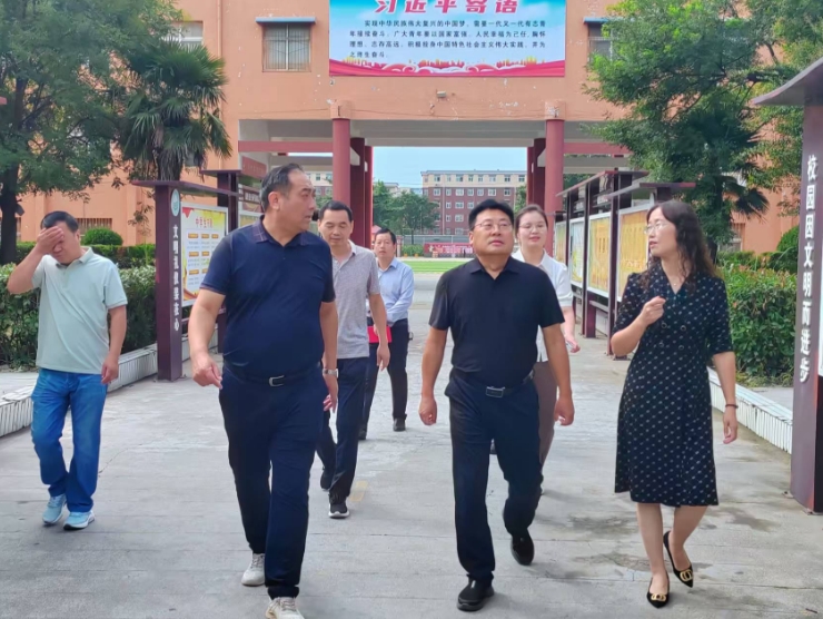 新密市委常委、宣传部长张翔莅临刘寨镇开展教师节慰问活动